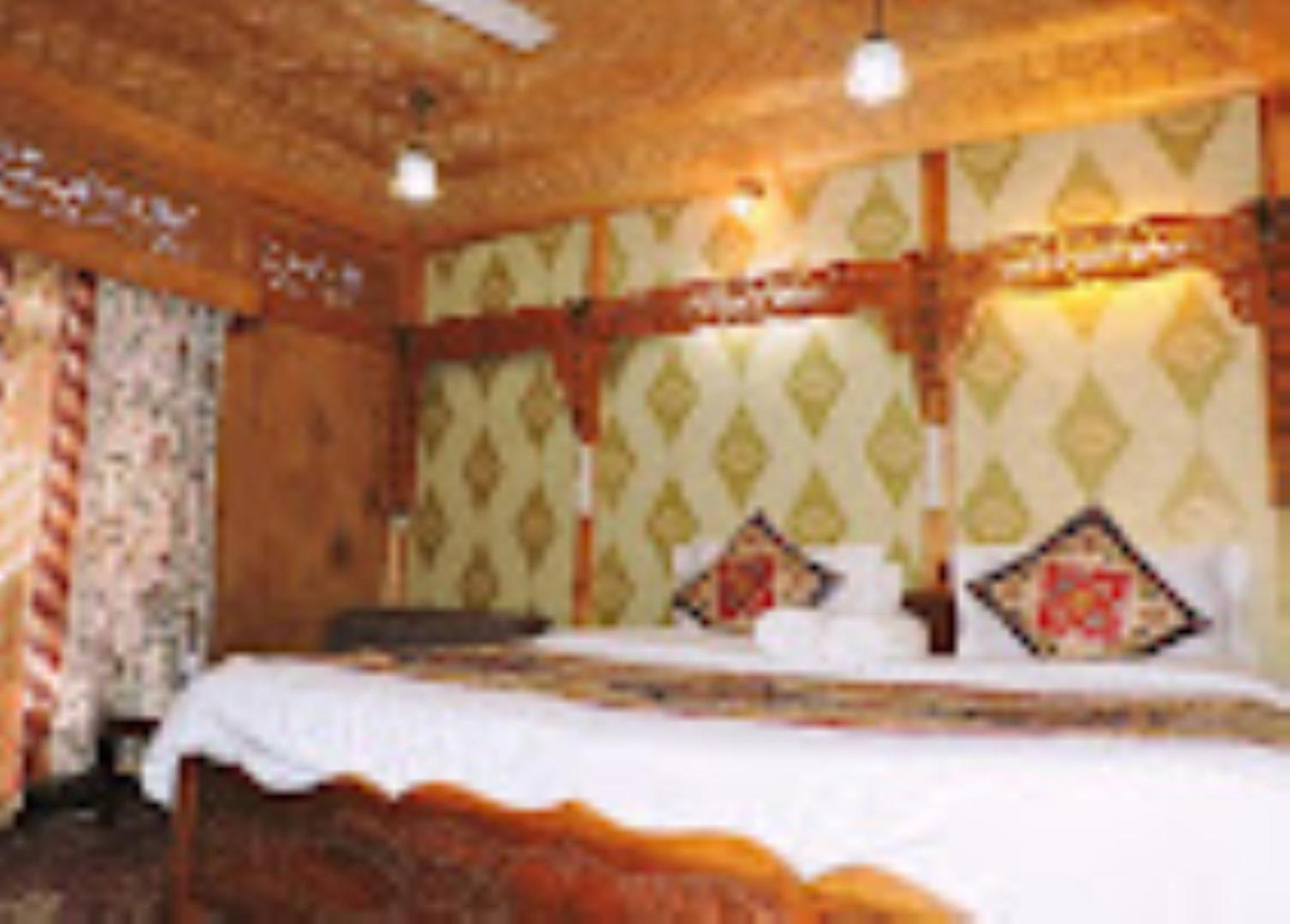 Young Bombay Premium Heritage Houseboat Σριναγκάρ Εξωτερικό φωτογραφία