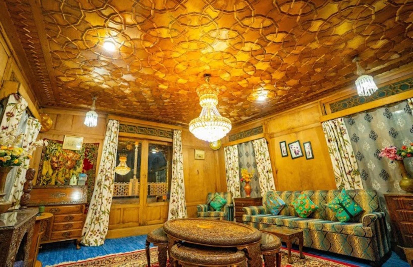 Young Bombay Premium Heritage Houseboat Σριναγκάρ Εξωτερικό φωτογραφία