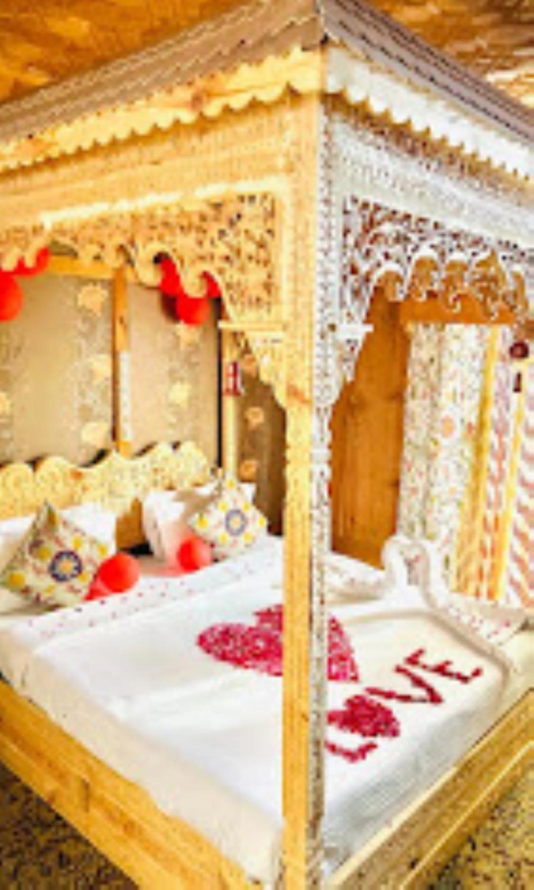 Young Bombay Premium Heritage Houseboat Σριναγκάρ Εξωτερικό φωτογραφία